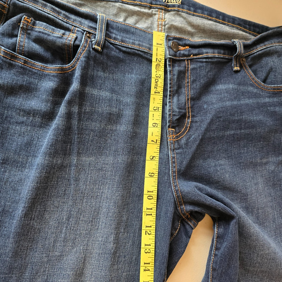 Old Navy The Sweet Heart Jeans Women's 18 Blue Dark Wash Bootcut - Picture 16 of 16